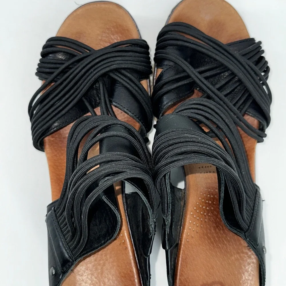 UGG Wedge Sandals Black Leather Strappy Studded Heel Casual Shoes‎  7 Hilarie